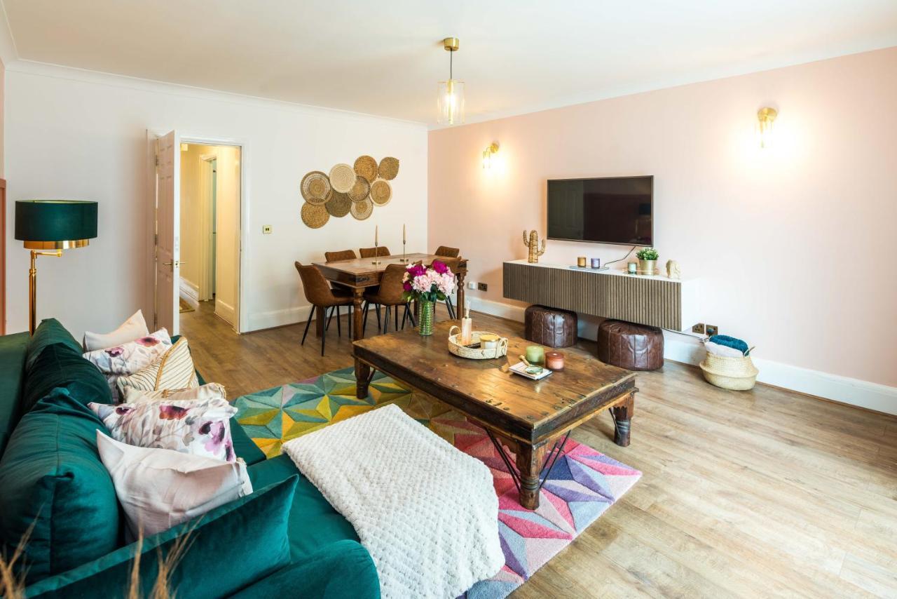 Charming Spacious 2Br Flat Near Station Plus Parking Londra Exterior foto