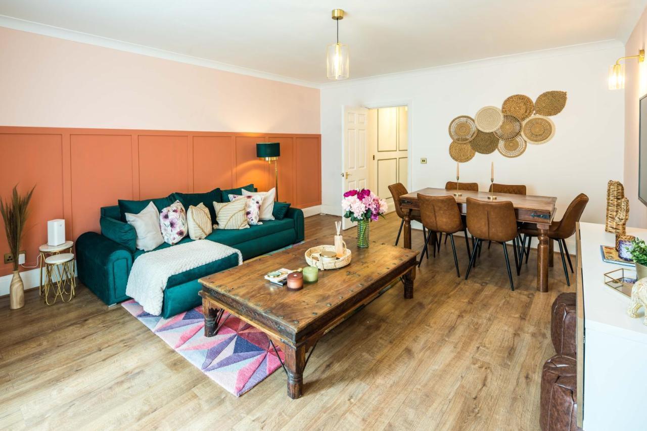 Charming Spacious 2Br Flat Near Station Plus Parking Londra Exterior foto