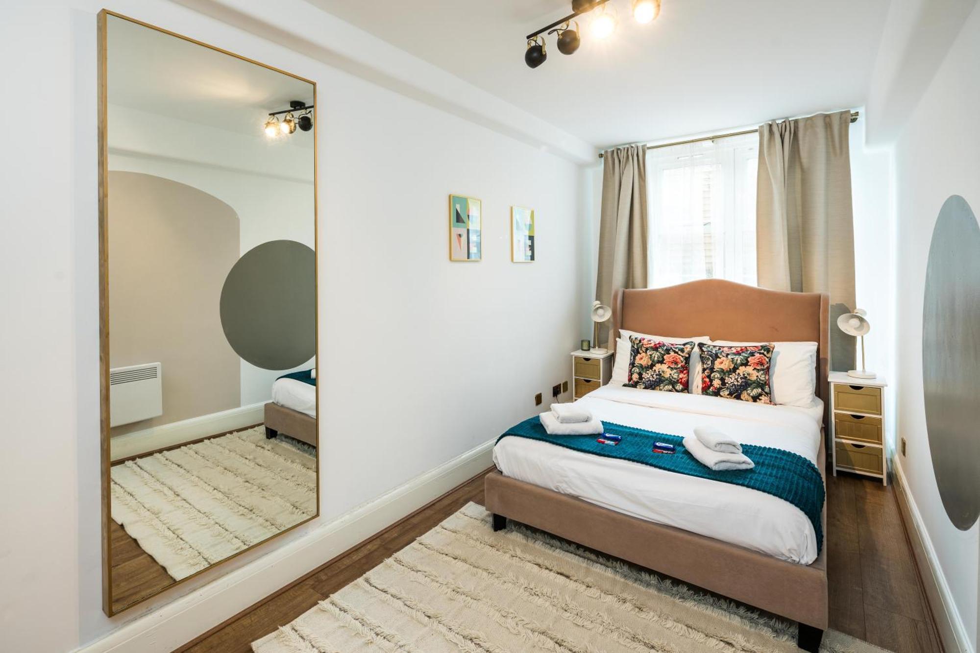 Charming Spacious 2Br Flat Near Station Plus Parking Londra Exterior foto