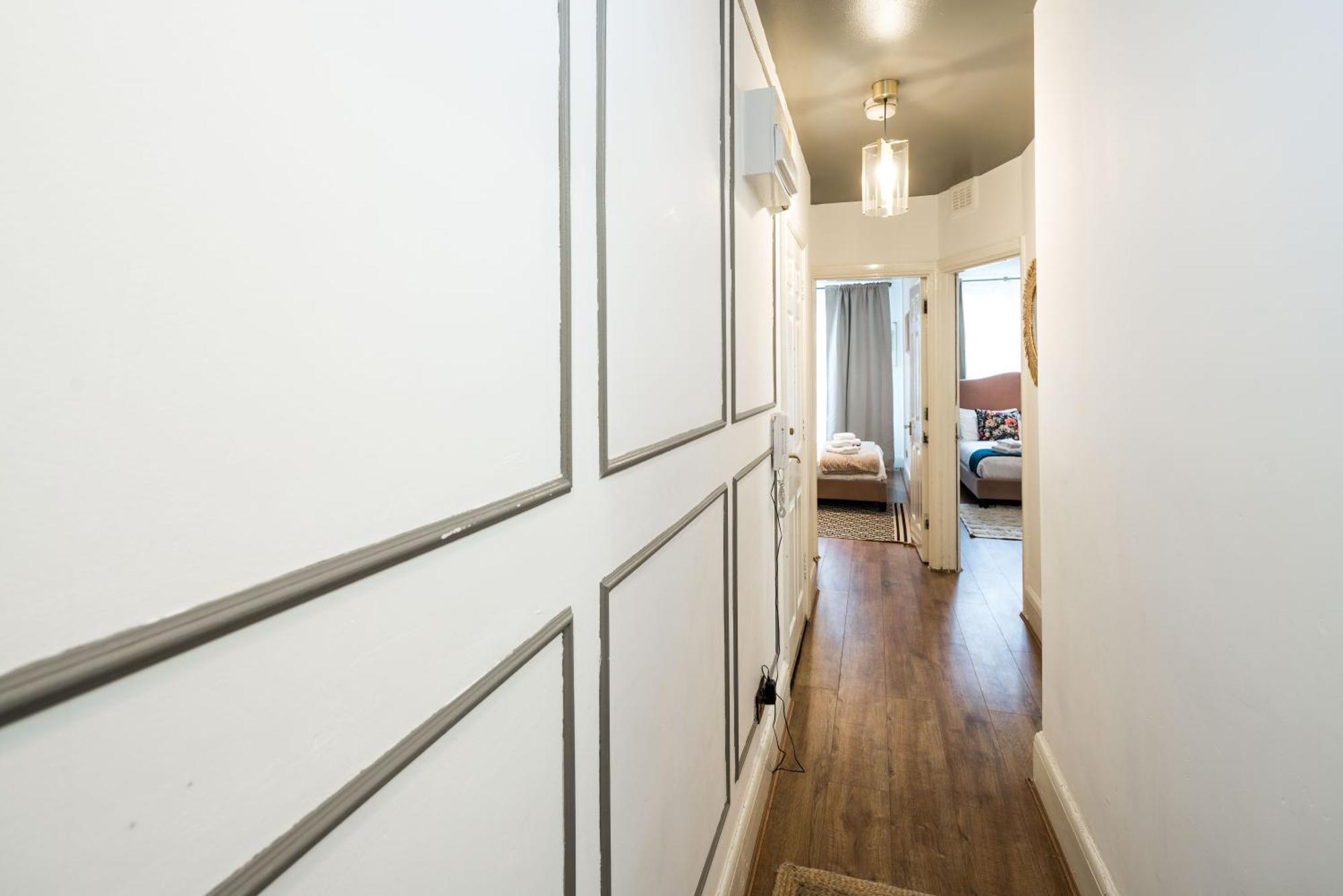 Charming Spacious 2Br Flat Near Station Plus Parking Londra Exterior foto