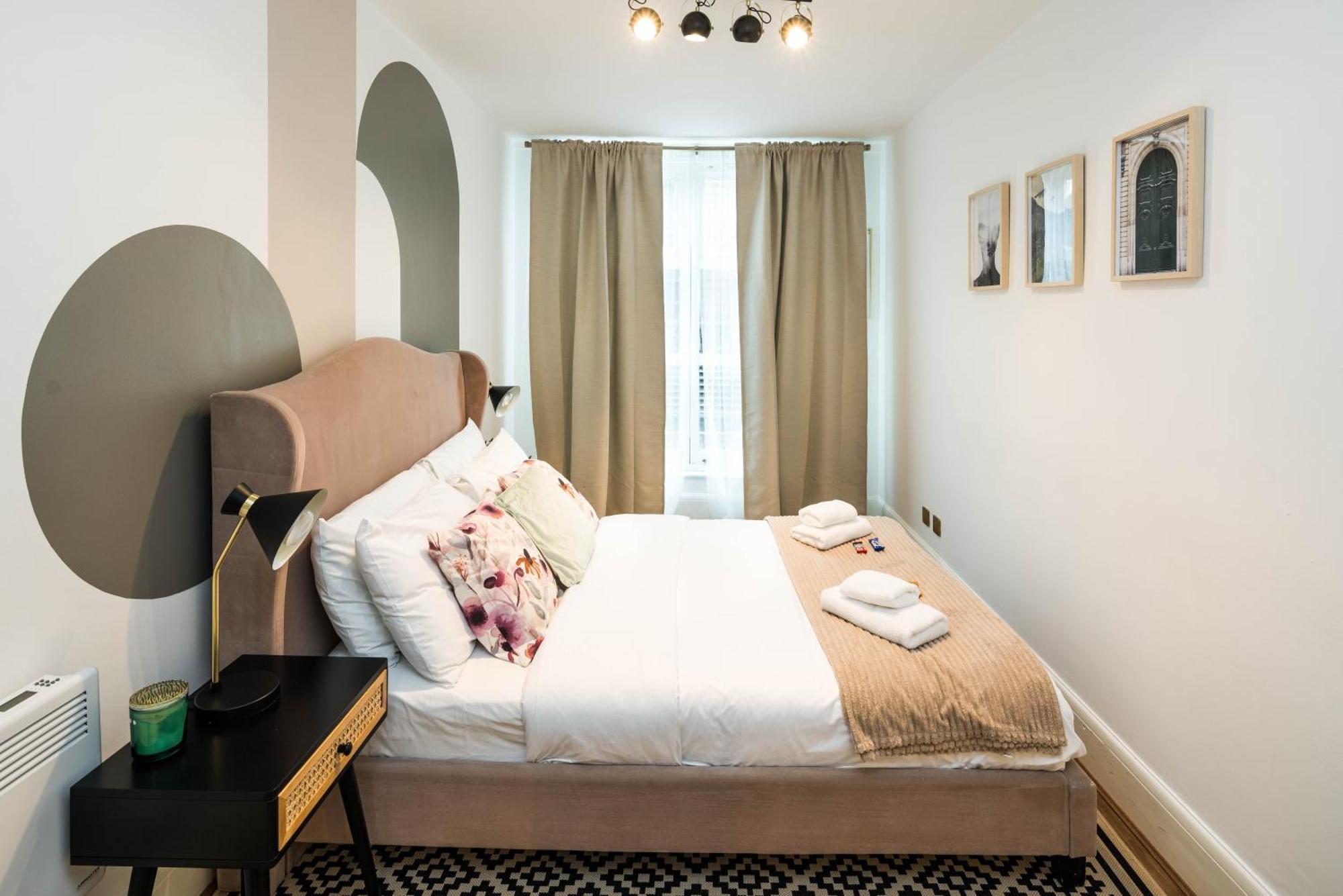 Charming Spacious 2Br Flat Near Station Plus Parking Londra Exterior foto